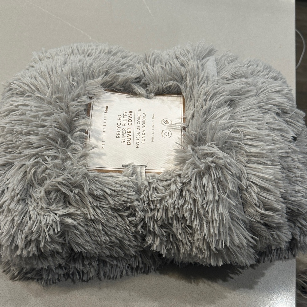 Brand New Pottery Barn Teen Silver Fluffy Duvet Cover Size Twin